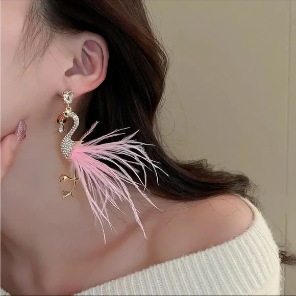 COPY - Flamingo Feather Earrings🦩✨ - Picture 4 of 4
